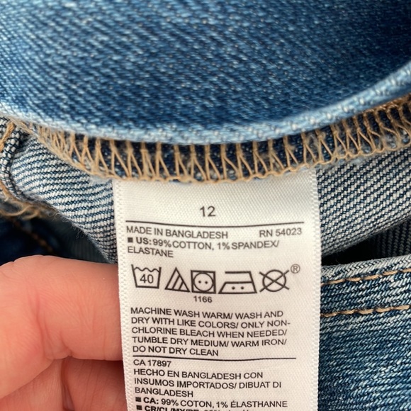 Size 12 overall old navy shorts - Picture 5 of 6